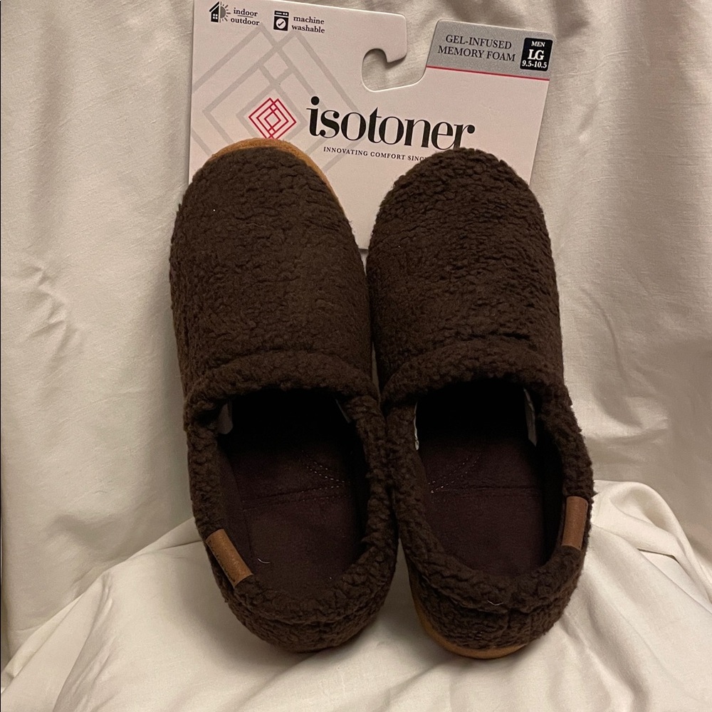 isotoner Men's Plush Sherpa Slip-On Slippers - Dark Brown
